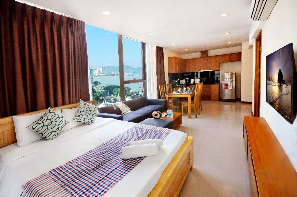 2 Bedroom Apartment with Coastalview